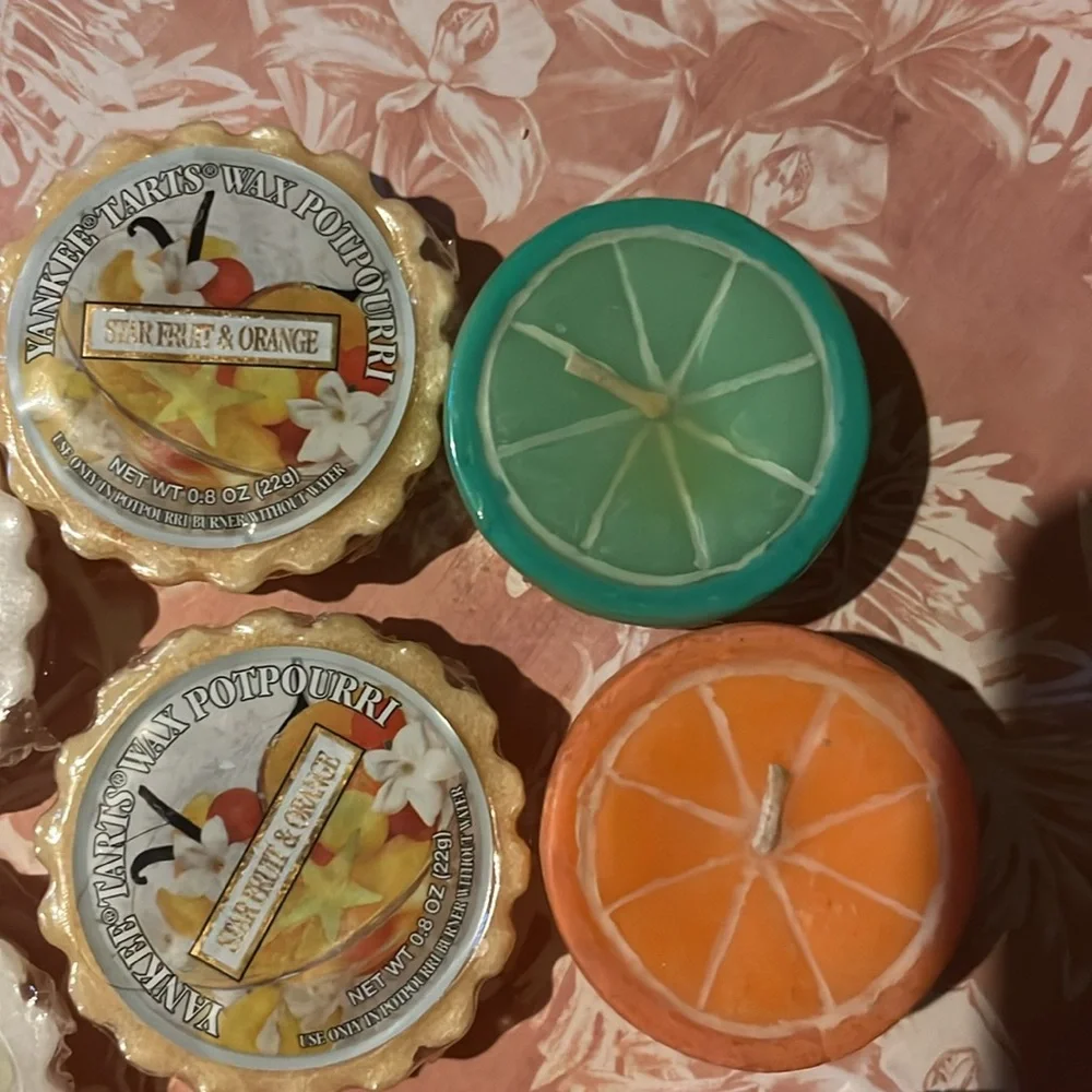 NIB bundle of 12 floating & potpourri candles